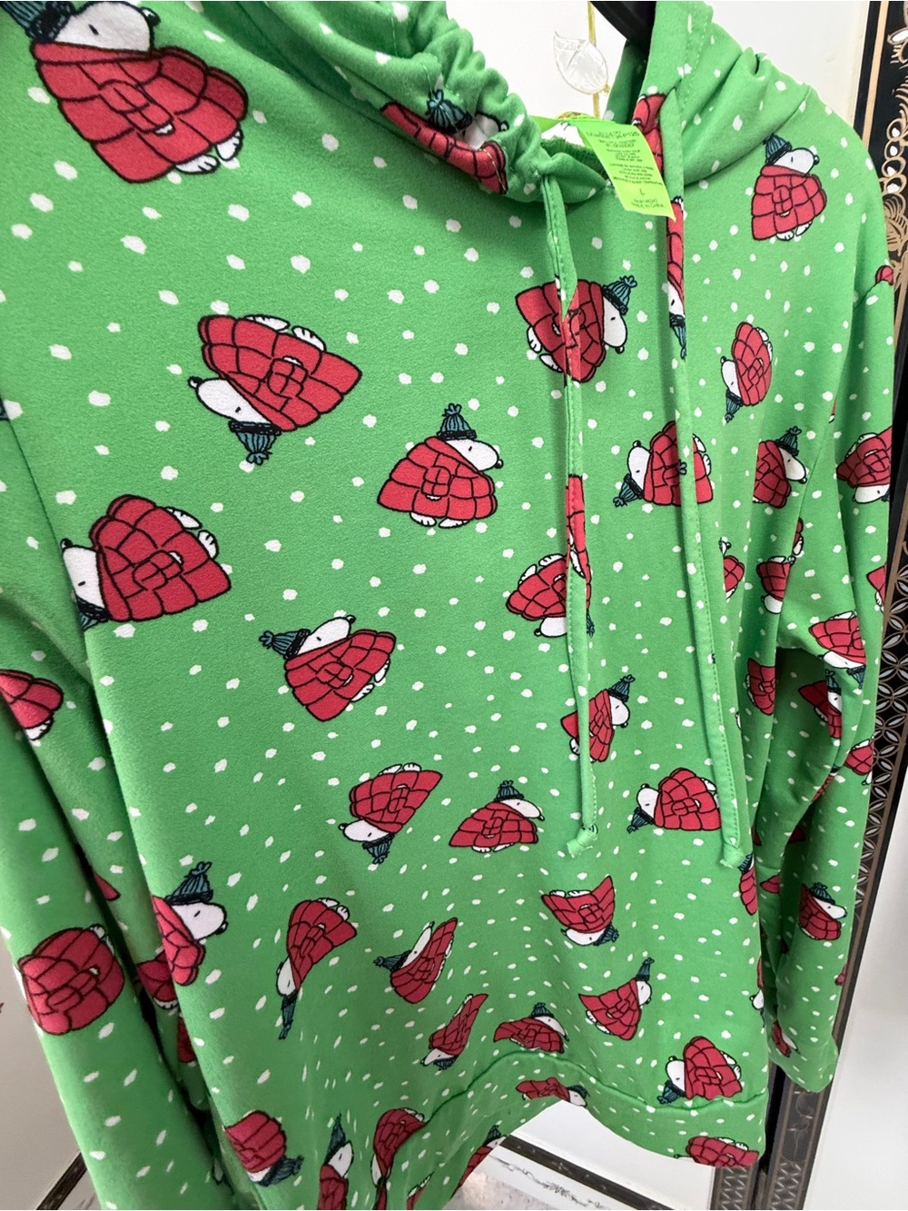 Peanuts Snoopy Green Christmas Puffer Jacket Hoodie Size Large - Picture 5 of 6